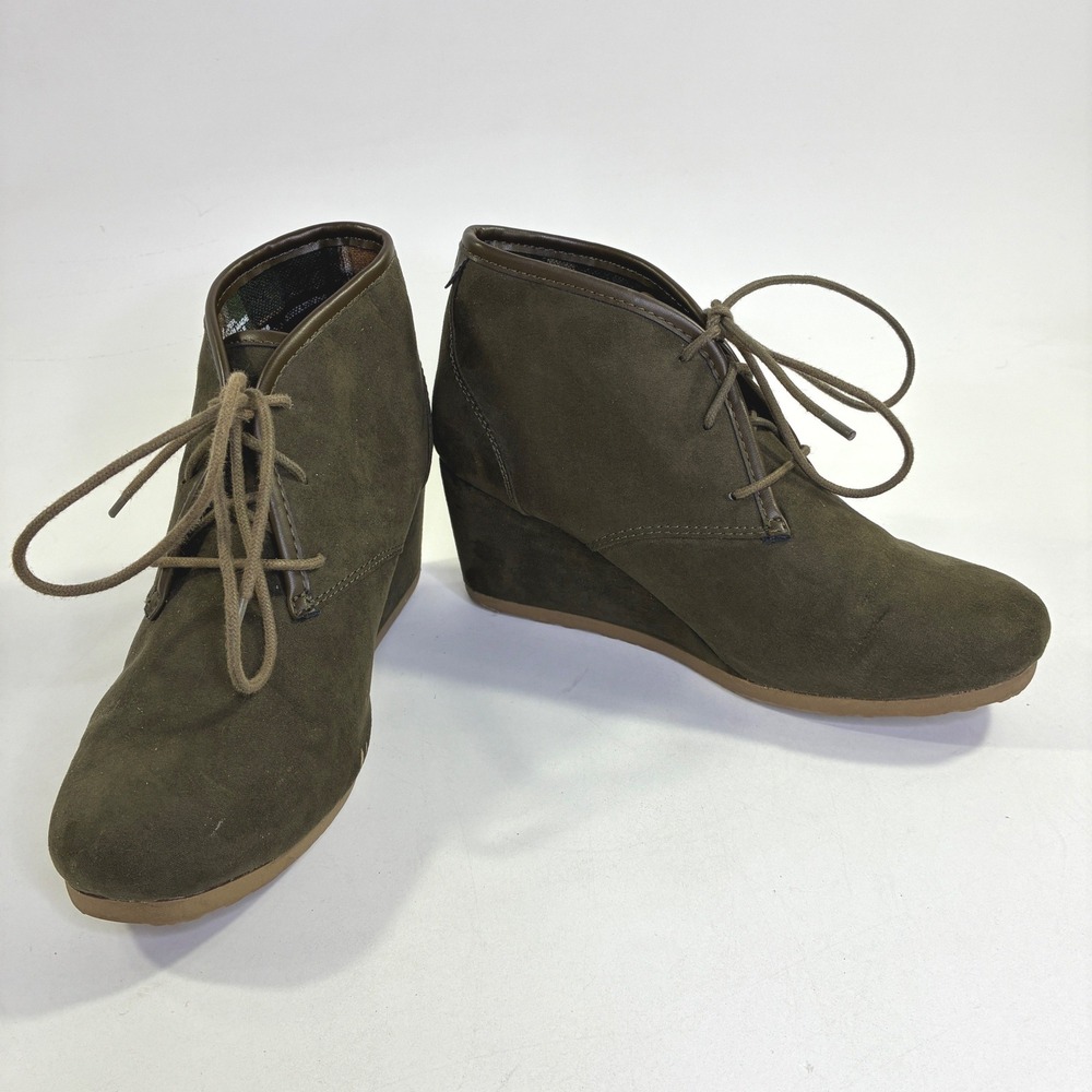 Mad Love Olive Green Faux Suede Wedge Ankle Boots Lace Up Plaid Lining Size 9